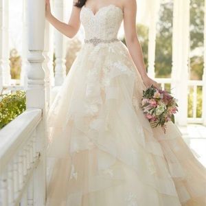 Wedding Dress by Designer Martina Liana/ size 4